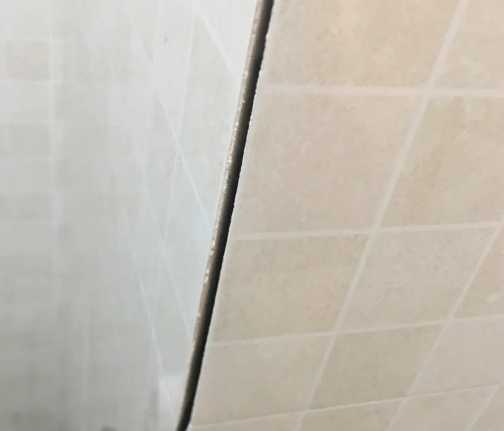 黄冈瓷砖空鼓维修公司分享阳台瓷砖脱落的修复过程可以分为以下几个步骤