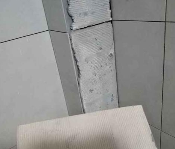 黄冈瓷砖空鼓维修公司分享下厨房瓷砖脱落的补救措施。